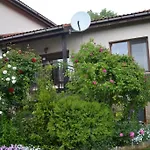 Sea & Garden Apartment